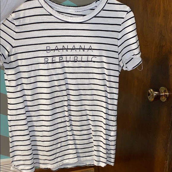 Banana Republic Tops - Women’s t shirt never worn!